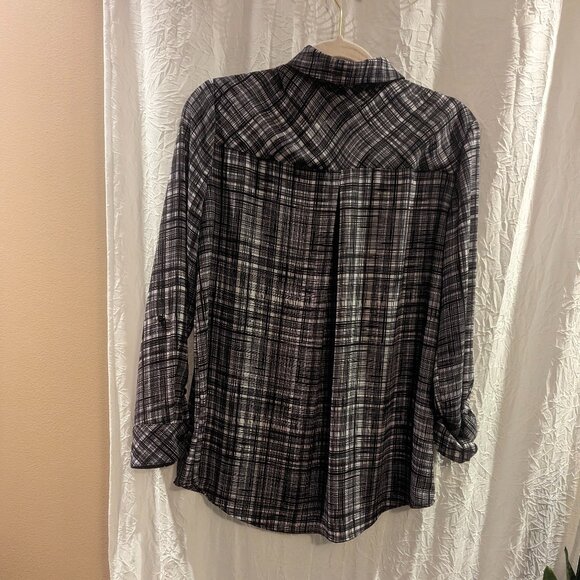 Olivia Investment Size Small (But more like a large) Black/White Blouse - Picture 4 of 14